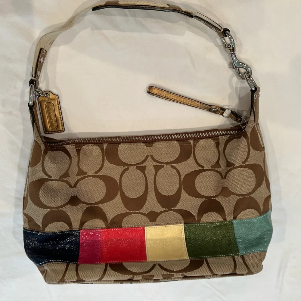 ❌SOLD❌Vintage signature COACH rainbow striped F15586 shoulder bag 🌈 - Picture 2 of 16
